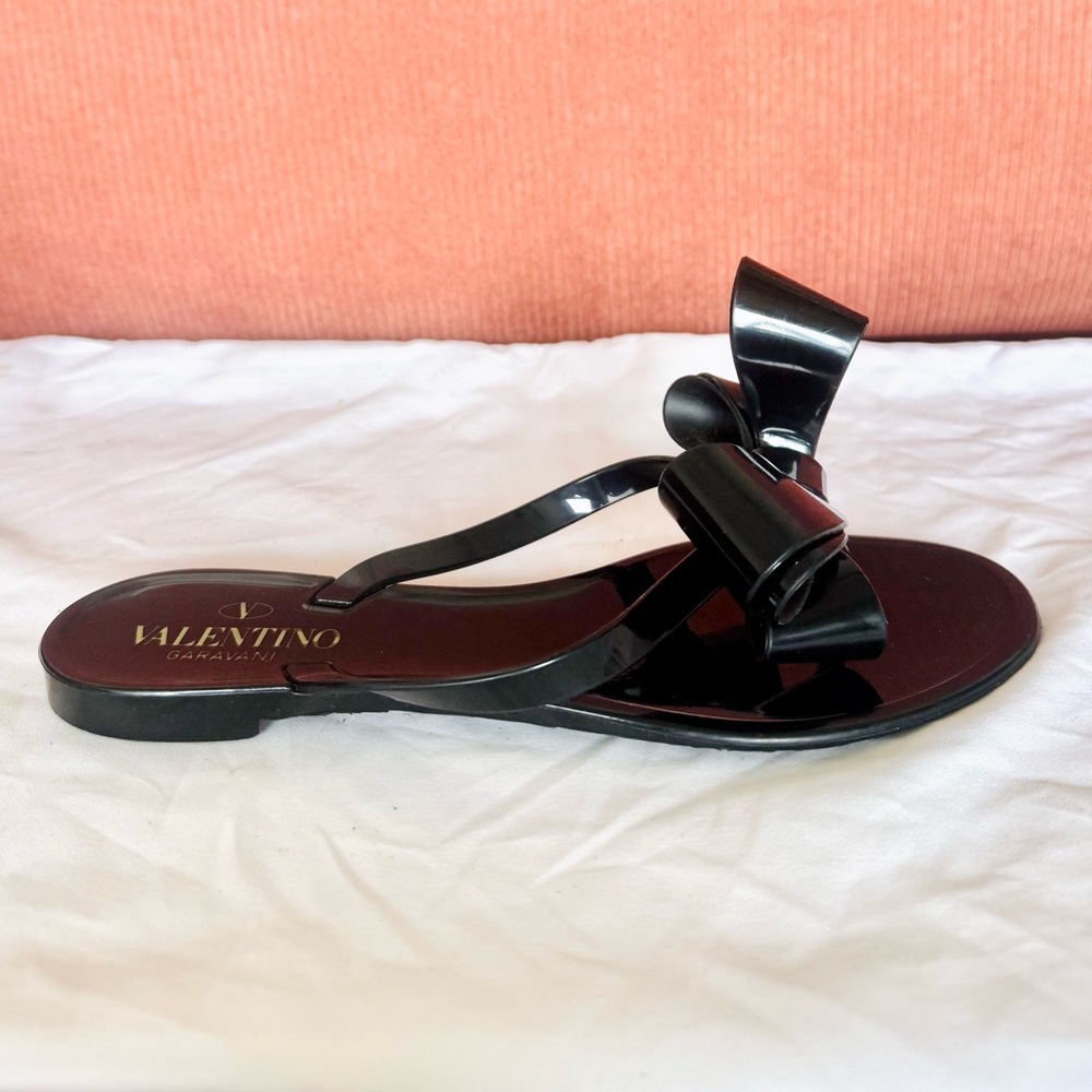 Valentino Garavani Waterproof PVC Bow Flip Flop Sandals in Black EU36/US6